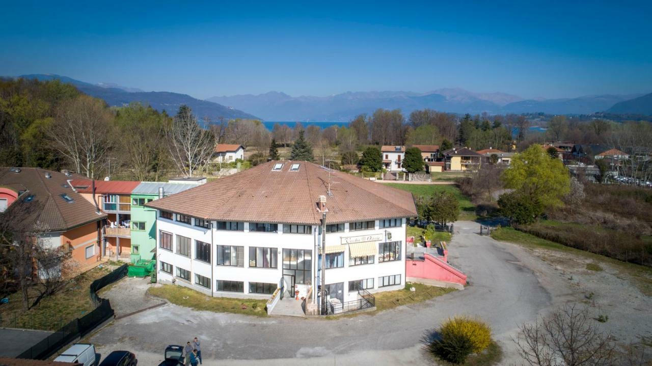 Cristal Lake Affittacamere Ispra Bagian luar foto