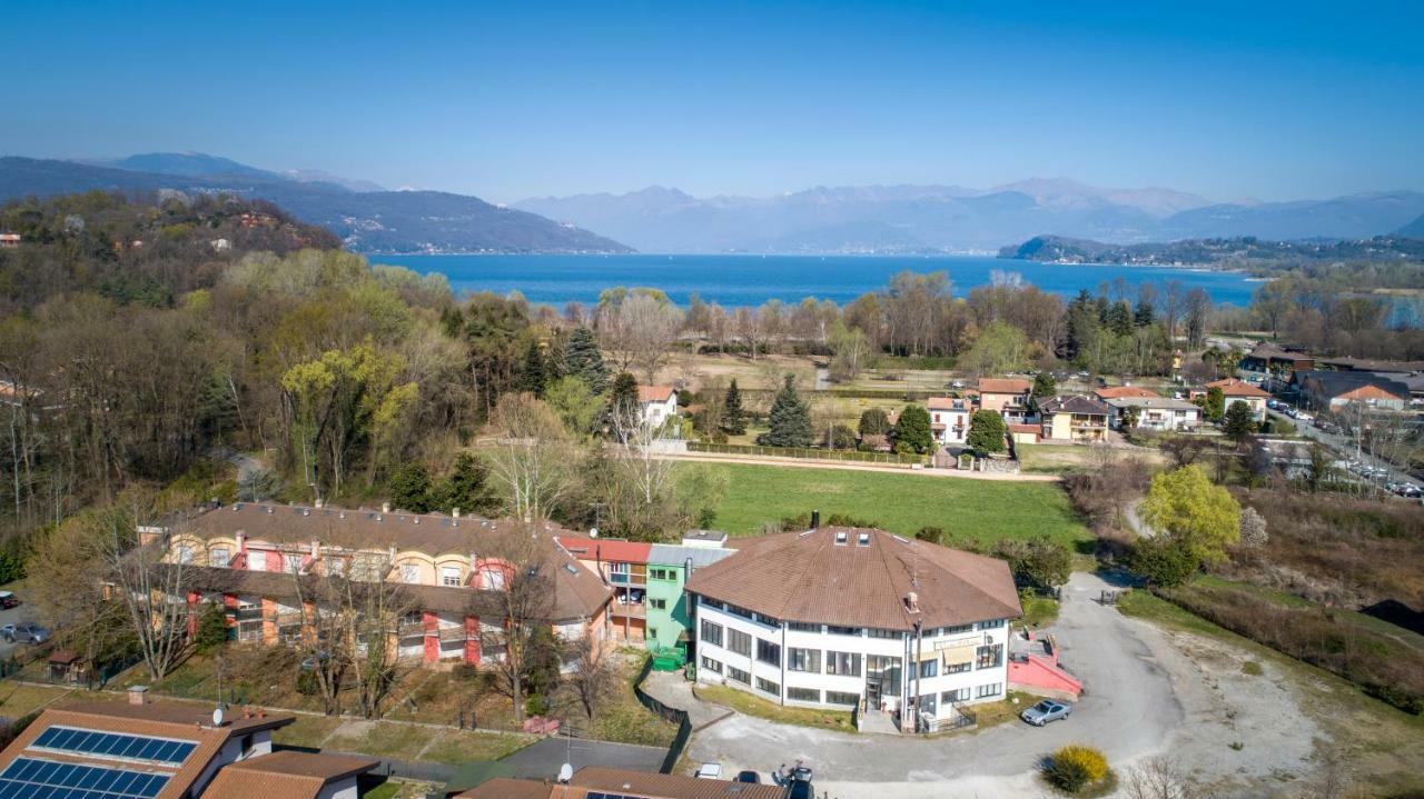 Cristal Lake Affittacamere Ispra Bagian luar foto