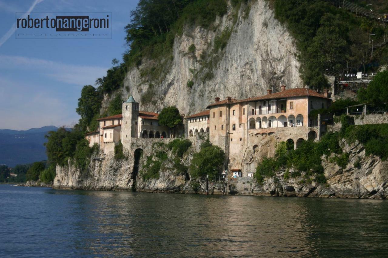 Cristal Lake Affittacamere Ispra Bagian luar foto